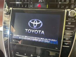 【メーカー純正ナビ】インテリアに溶け込むスタイリッシュな「専用設計」メーカーナビを装備♪視認性や操作性など基本性能にも優れ、より上質なカーライフをお楽しみいただけます。