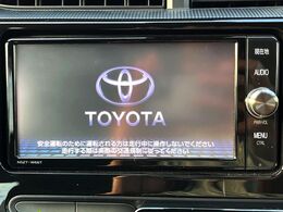【純正ナビ】人気の純正ナビを装備しております。ナビの使いやすさはもちろん、オーディオ機能も充実！キャンプや旅行はもちろん、通勤や買い物など普段のドライブも楽しくなるはず♪