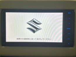 【純正ナビ】人気の純正ナビを装備しております。ナビの使いやすさはもちろん、オーディオ機能も充実！キャンプや旅行はもちろん、通勤や買い物など普段のドライブも楽しくなるはず♪
