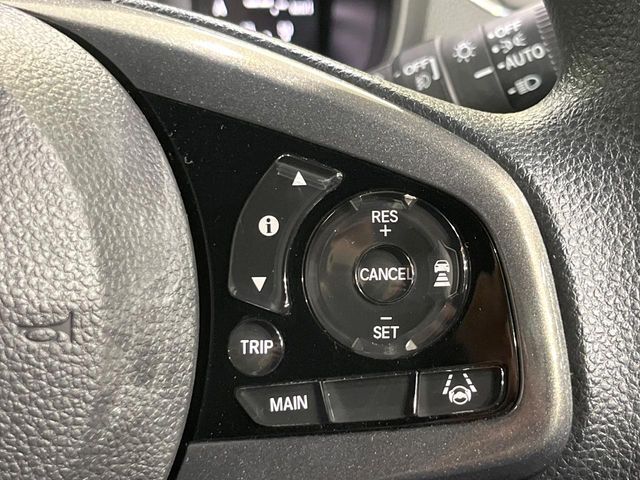 【アダプティブクルーズコントロール】高速道路での長距離走行が楽に！！自動で速度を保つクルーズコントロールが、衝突軽減システムと連携し、前方の車両を感知して車間を保つように速度調節してくれます！！