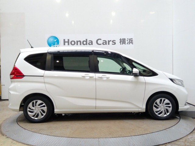 全長426cm、幅169cm、高さ171cmのお車になります。