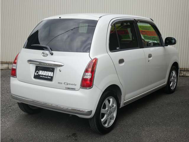 車両本体価格、自動車税、自動車重量税、自賠責保険、リサイクル料金、諸費用（登録費用、点検・整備費用、etc）など上記の合計を支払総額として表示しています。