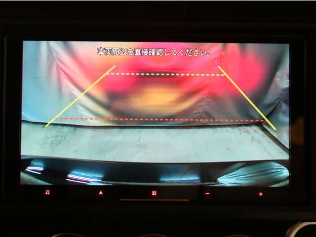 車庫入れもラクラク出来るバックモニター付きです！これがあれば運転に自信のない方も安心して運転が出来ますよ！