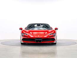 ボディカラーはRosso Magma,Neroのツートンボディカラー