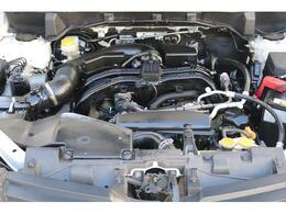 低振動・低重心が特徴の水平対向エンジンがスバルの走りを引き出します！その「良さ」を乗った人にしか伝えられないのが残念！ では得られない気持ちのいいドライビングを愉しめます！