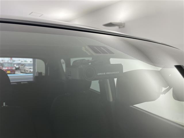 【ドライブレコーダー】映像・音声などの運転中の記録を残します。事故などを起こした起こされた時の証拠になりえますので、もしも時でも安心ですね。