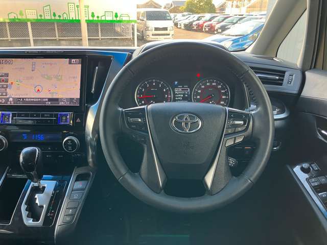 ステアリングも使用感が少なく、きれいな状態となっております。