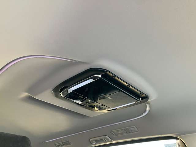 天井内張の状態も良く、シミ・汚れなどありません。またタバコ臭やペット臭等も感じられませんので、快適にお使いいただけます。