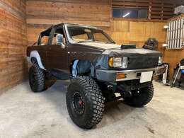 オークション仕入れです。元は本州のクルマの様で下回りのサビは少なめ、、ですが外装盆栽的な侘び寂びはございます。