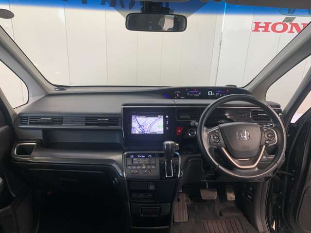 見通しの良い運転席回りとなっておりますので安心して運転をして頂けます！窓が大きいので明るく開放的な室内です