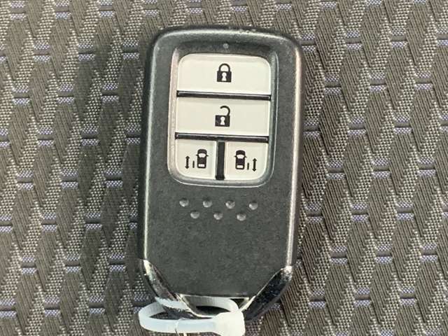 スマートキーでワンタッチで鍵の開け閉め可能です