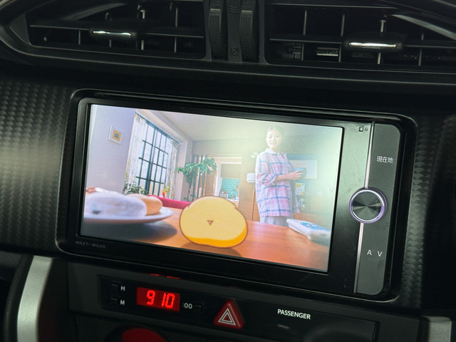 純正ナビ/フルセグ/CD/DVD/Bluetooth　バックカメラ　ETC　スマートキー　プッシュスタート　HIDヘッドライト　フォグライト　純正17AW　サイド・カーテン・リアカーテンSRS　VSC