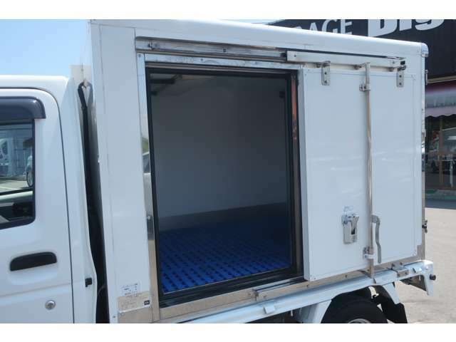 低温冷凍車　2コンプレッサー仕様　エアコン　パワステ　サイドスライドドア　リア観音開き