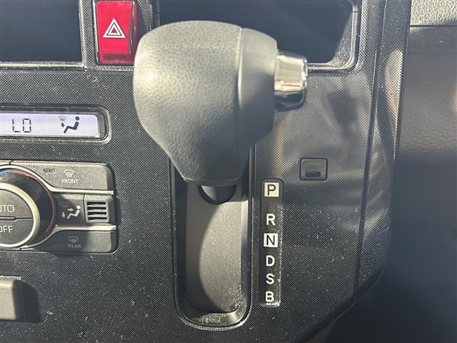 【シフトレバー】シフトも操作しやすく快適なドライブを楽しんでいただけます！