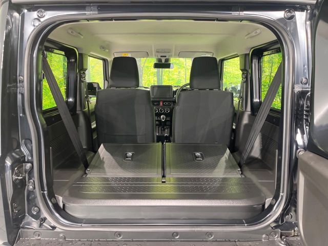 普段のお買い物や通勤、送迎等に十分な荷室スペースを確保しております。セカンドシートを倒すと、大きな荷物の積載も可能です♪