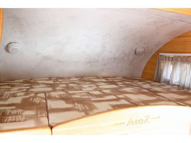 リヤ二段ベッド　ベッドサイズ180cm×70cm　就寝目安2人となります。