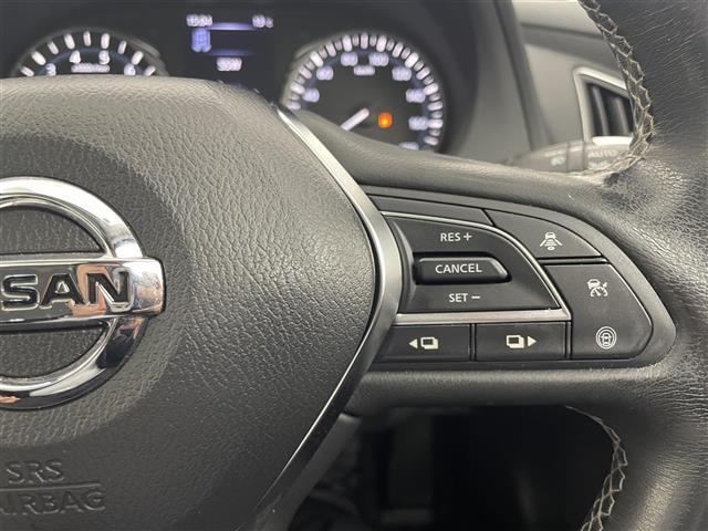 【クルーズコントロール】高速道路で便利なクルーズコントロールも装着済み。アクセルを離しても一定速度で走行ができる装備です。加速減速もスイッチ操作でOKです。