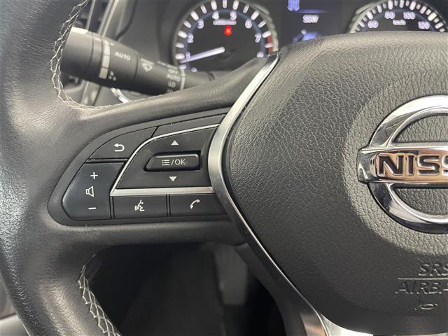 【ステアリングスイッチ】手元のボタンから、オーディオやナビなどの操作ができるので、よそ見をせずに安全に運転に集中できます！