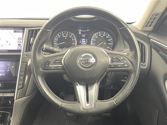 【ステアリング】軽い力で扱いやすいハンドルです。目立つ傷やスレなどなく綺麗な状態です！除菌プランいれていただくとさらに快適に！清潔なお車はお子様にも安心ですね！