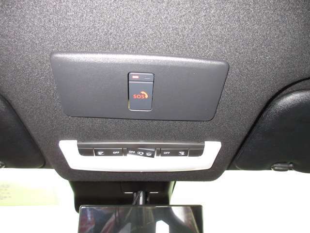 SOSコールボタンです。急病時や危険を感じたときに専門のオペレーターに繋がり警察や消防への連携をサポートします。
