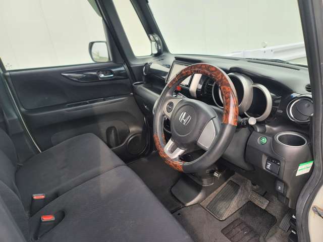 【お客様クチコミより】　軽自動車が欲しくて観に行ったのですが種類豊富でいいのを選ぶことができました。　担当の方も丁寧でわからないことを詳しく説明してくれた。満足に車を購入することができました。