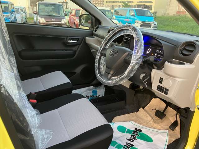 大切な愛車を見つけるお手伝いから始まり、ご購入後もできるだけ長く、安全にお乗りいただけるようにアフターサポートにも全力で取り組んでいます。