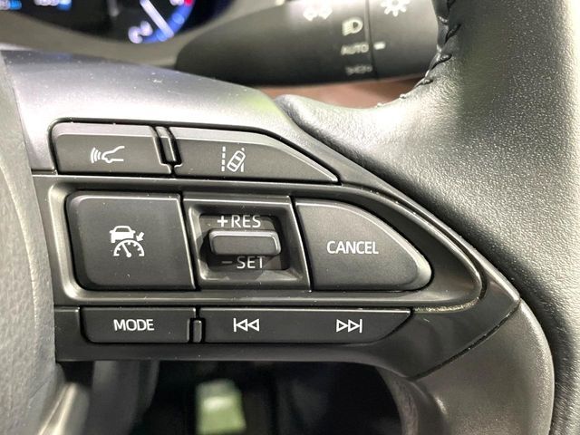 【レーダークルーズコントロール】高速道路での長距離走行が楽に！！自動で速度を保つクルーズコントロールが、衝突軽減システムと連携し、前方の車両を感知して車間を保つように速度調節してくれます！！
