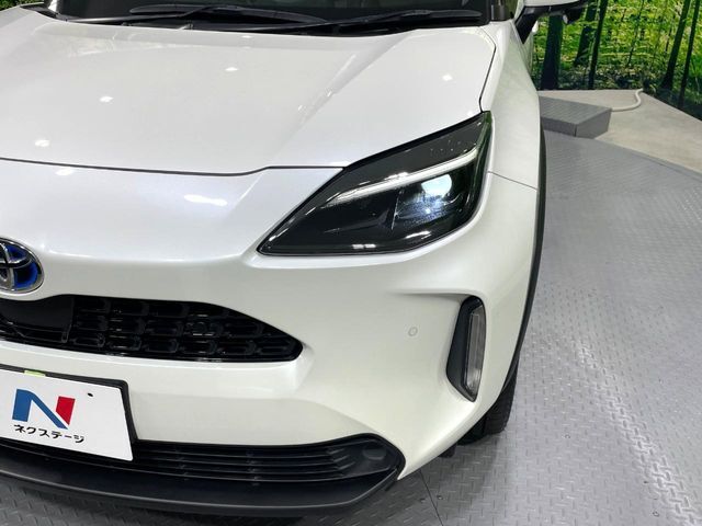 【LEDヘッドライト】悪天候や夜間走行時も良好な視界を確保し安心して運転できる高輝度LEDヘッドライトを装備！点灯速度が早く、消費電力も抑えられています。