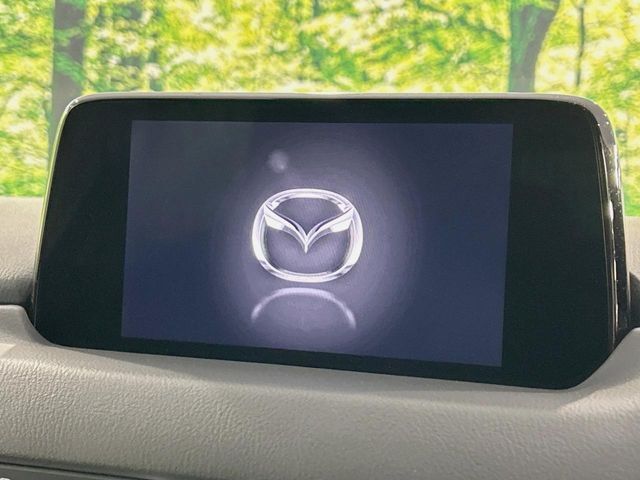 【マツダコネクトナビ】車内の雰囲気にマッチした一体型タイプのナビ。各種車輌設定やBluetooth再生等、様々な機能が楽しめます。直感的なダイヤル操作が可能で、使い勝手も良好です。