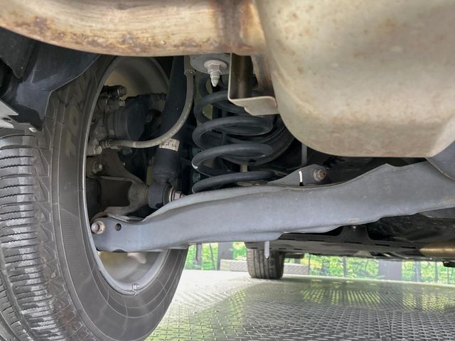 お車を安心してお乗りいただく為には、足回りの定期点検が欠かせません。サービスサポート（有償保証）では無料点検もご提供しており、安心のカーライフをお過ごしいただけるサポート体制が整っています。