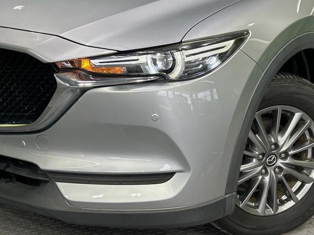 【LEDヘッドライト】悪天候や夜間走行時も良好な視界を確保し安心して運転できる高輝度LEDヘッドライトを装備！点灯速度が早く、消費電力も抑えられています。