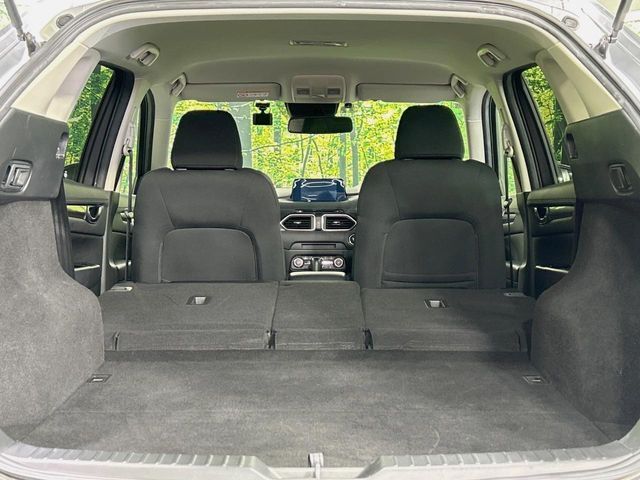 後席を格納すると、これだけの広さが！シーンに合わせたシートアレンジで、大きな荷物も積むことが出来ます♪