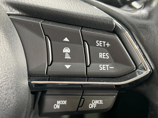 【マツダ・レーダークルーズコントロール】高速道路での長距離走行が楽に！自動で速度を保つクルーズコントロールが、衝突軽減システムと連携し、前方の車両を感知して車間を保つように速度調節してくれます！！