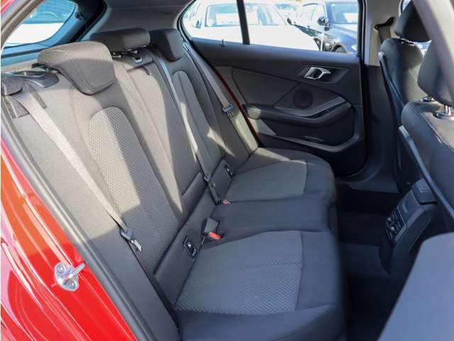 自動車保険のご案内も可能です。購入店でご加入いただきますと、万一の事故や故障の際にも安心です。