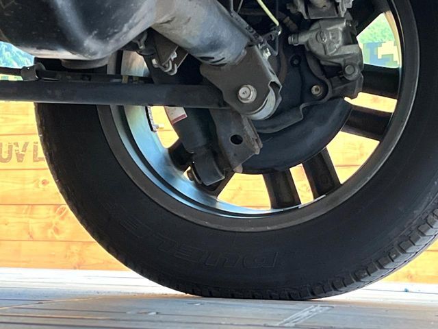 お車を安心してお乗りいただく為には、足回りの定期点検が欠かせません。サービスサポート（有償保証）では無料点検もご提供しており、安心のカーライフをお過ごしいただけるサポート体制が整っています。