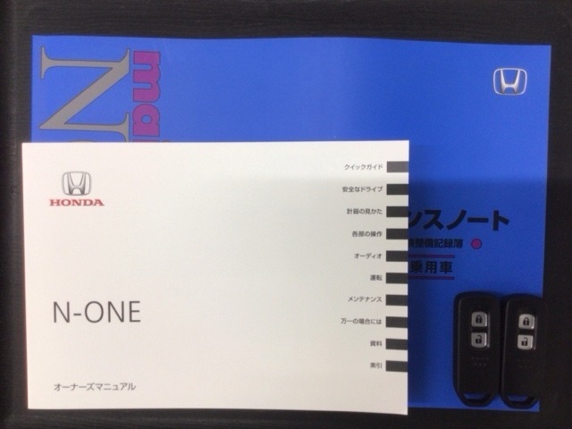 スマートキーは鍵をバッグに入れたままでもドアロックの開閉やエンジンのON・OFFができます。夜間や雨の日も鍵を探さなくて良いので便利です。
