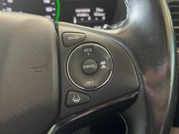 【ホンダセンシング】走行中に前方の車両等を認識し、衝突しそうな時は警報とブレーキで衝突回避と被害軽減をアシスト。より安全にドライブをお楽しみいただけます。