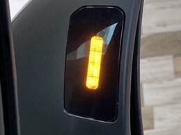 【ブラインドスポットモニター（BSM）】車線変更時に車両後方から来る車両を検知し安全をサポートする装置です。