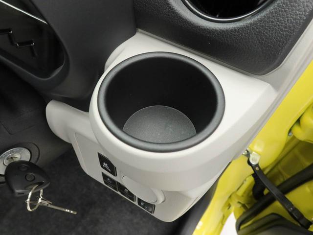 カップホルダーは運転席や助手席からちょうど手の届く位置です！！