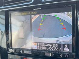 【マルチテレインモニター】車のフロントやサイドのカメラ画像を同時にモニター表示することで、悪路や狭い道を走行時でも周囲の状況確認ができ安心！本格SUVにうれしい装備です♪