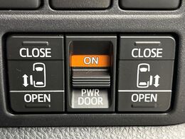 【両側パワースライドドア】スマートキーや運転席のスイッチで後席両側スライドドアの開閉が可能♪電動だから力を入れてドアを開ける必要が無く、小さなお子様でも簡単に開け閉めでき快適です♪