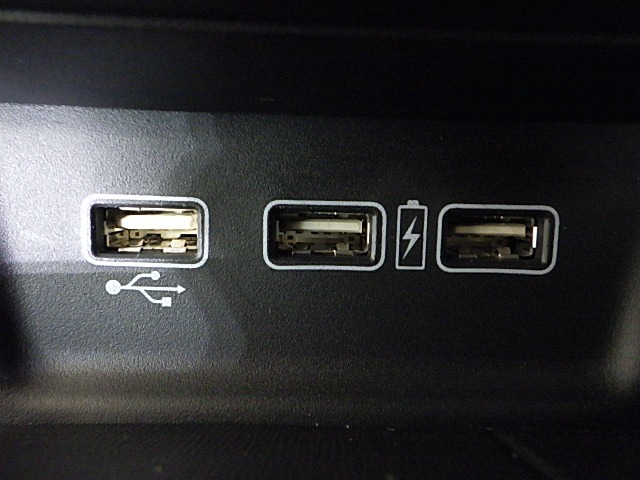 便利な充電用USBジャックも付いています☆