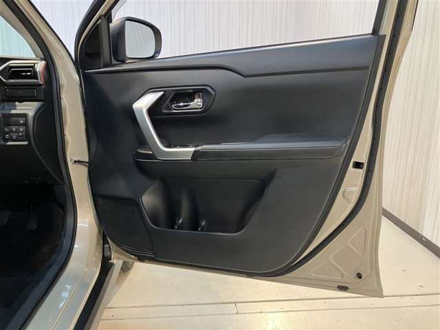 運転席前面ドア部分です♪