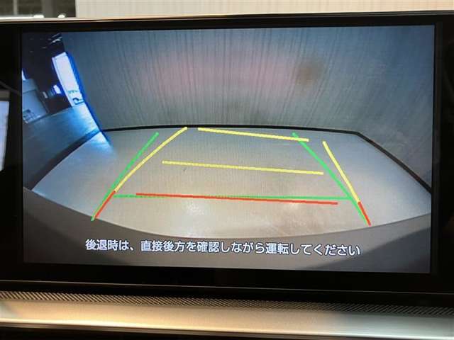 バックガイドモニターで、後方を確認しながら安心して駐車することができます。運転初心者も熟練者も必須の機能ですよ！