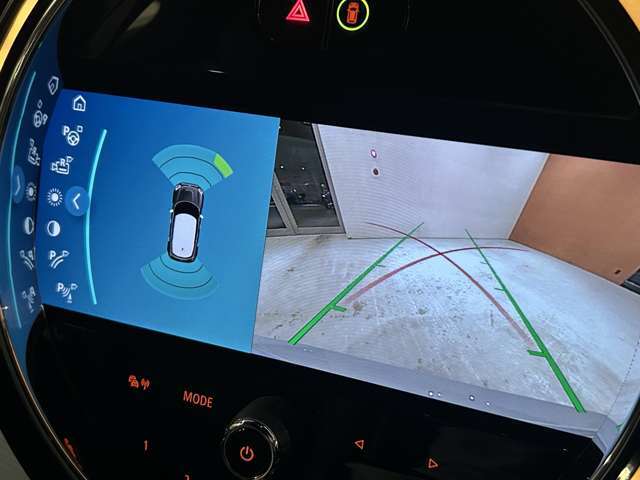 ご遠方の場合でも、下取り車両の金額を概算でお出しすることは可能でございます。車検証をお手元に、走行距離をご確認の上お問い合わせくださいませ。