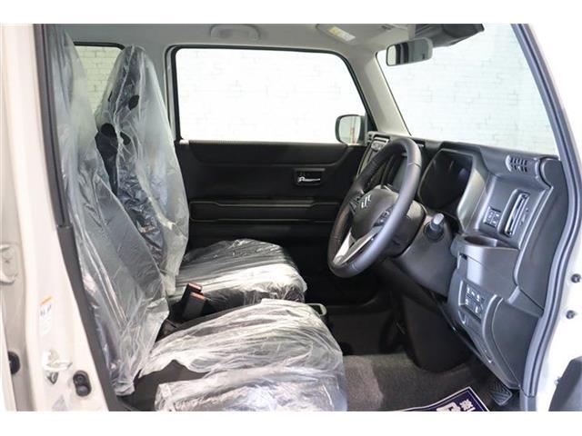 良好な視界とスムーズな乗り降りを実現した運転席。運転席はアイポイントを高くし視界良好です。