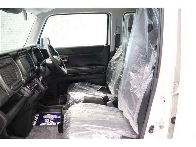 体格に合わせてシートの位置をきめ細かく調節できるので、いつでも最適な運転姿勢をキープ。操作も軽く、ラクラクです