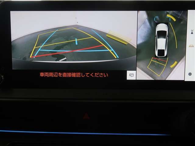 パノラミックビューモニター付きです。車両を上から見たような映像をディスプレイオーディオ画面に表示。運転席からの目視だけでは見にくい、車両周辺の状況をリアルタイムでしっかり確認できます。