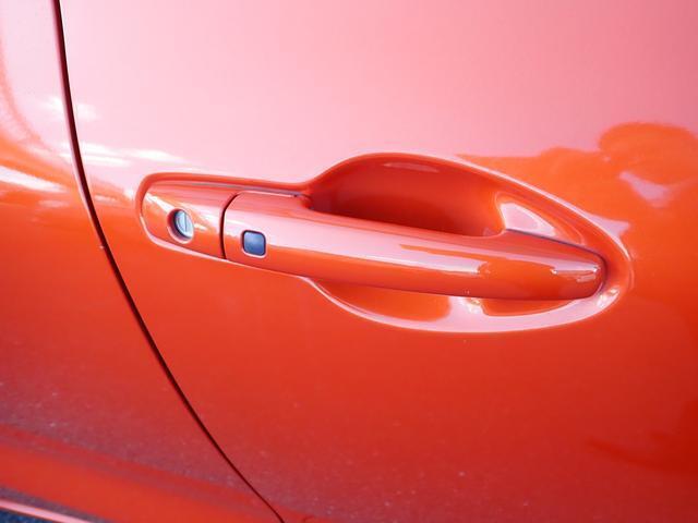 【リクエストスイッチ】リモコンキーをバッグやポケットに入れたままでも、スイッチを押すだけでドアの解錠・施錠ができます！！