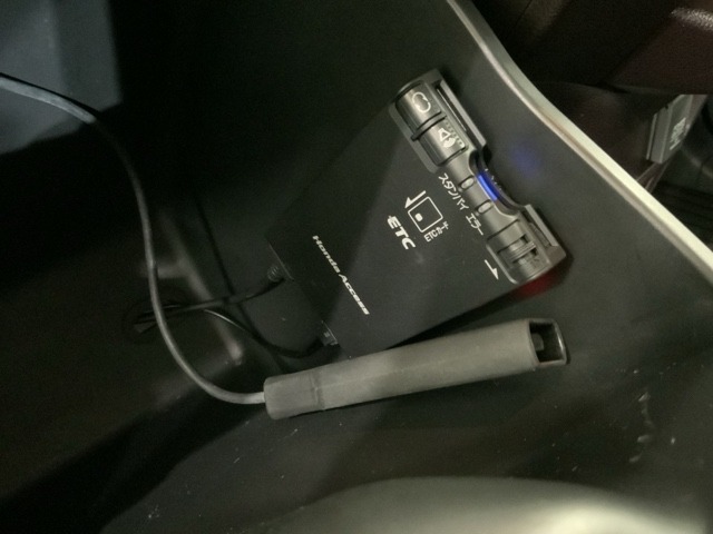 いまや快適なカーライフに欠かせないETCが付いています。